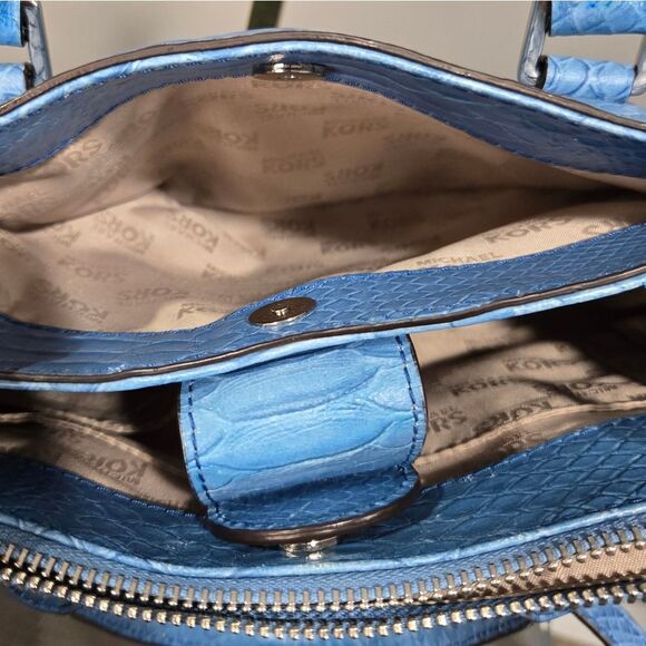 🐢 Michael Kors Kellen Embossed Leather Satchel Crossbody Sky Blue EC - Picture 11 of 17